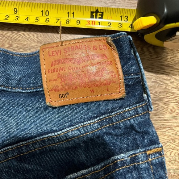 Levi's Blue Distressed Jean Shorts Size 26 EUC Button Fly 501 Timeless Shorts - Picture 3 of 6